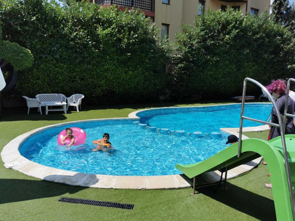 Aparthotel Lucky Family Ravda Bagian luar foto