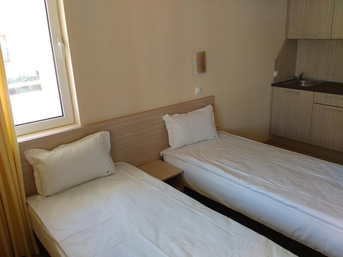 Aparthotel Lucky Family Ravda Bagian luar foto