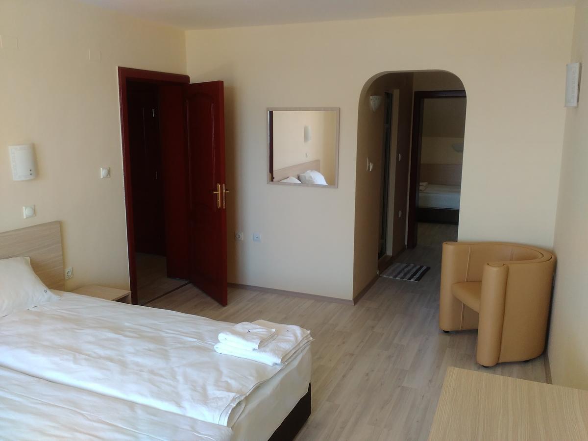 Aparthotel Lucky Family Ravda Bagian luar foto